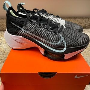 Nike Air Zoom Tempo Next %